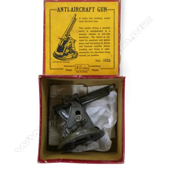 BRITAINS LEAD ANTI-AIRCRAFT GUN No.1522 4/67 in original box 