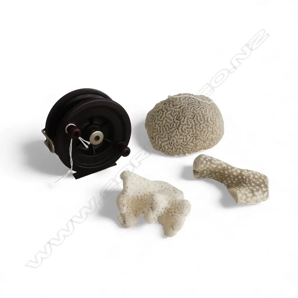 3 CORAL PIECES + 'ALPHA' BAKELITE FISHING REEL Image 1++