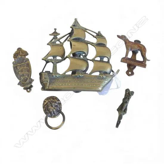4 VINTAGE BRASS DOOR KNOCKERS + HOOK; VICTORY, GREYHOUND, JERSEY & LION