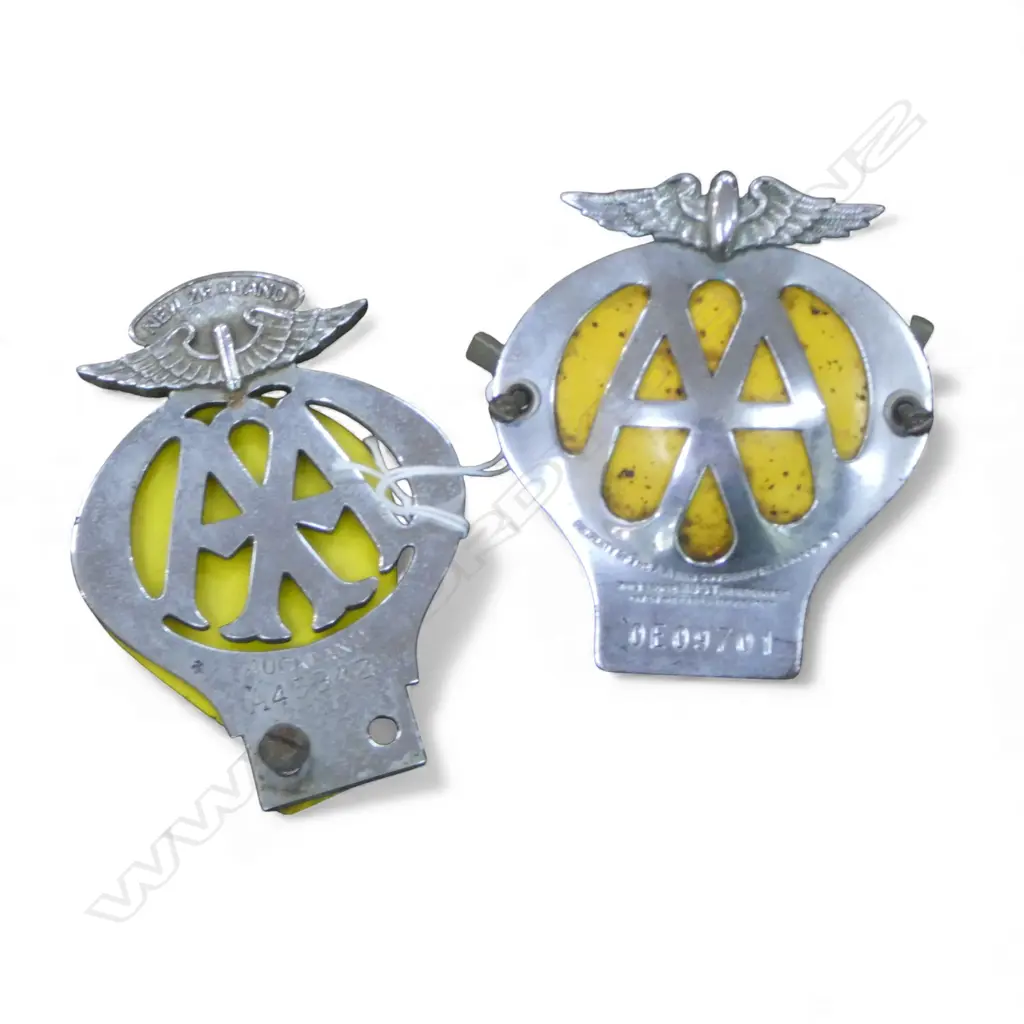2 AA CAR BADGES; AUCKLAND & COVENTRY STREET LONDON Image 1++