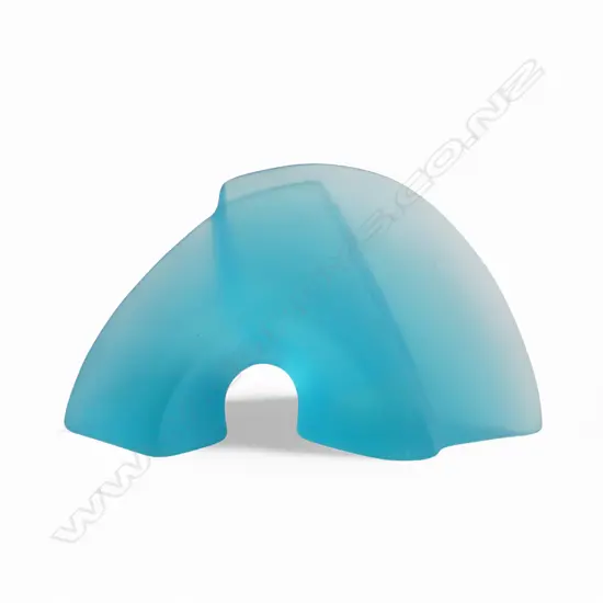 NICOLE LUCAS (AUCKLAND) BLUE CAST GLASS ARCH SCULPTURE. Auckland City Community Awards 2005. L.260mm