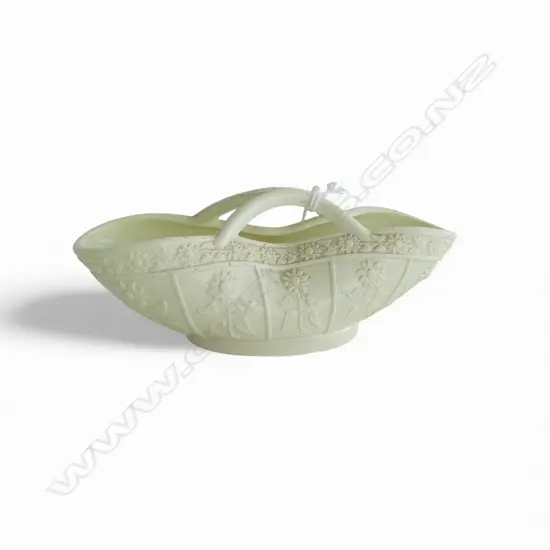 VICTORIAN SOWERBY MILK GLASS BASKET FORM VASE W.147mm