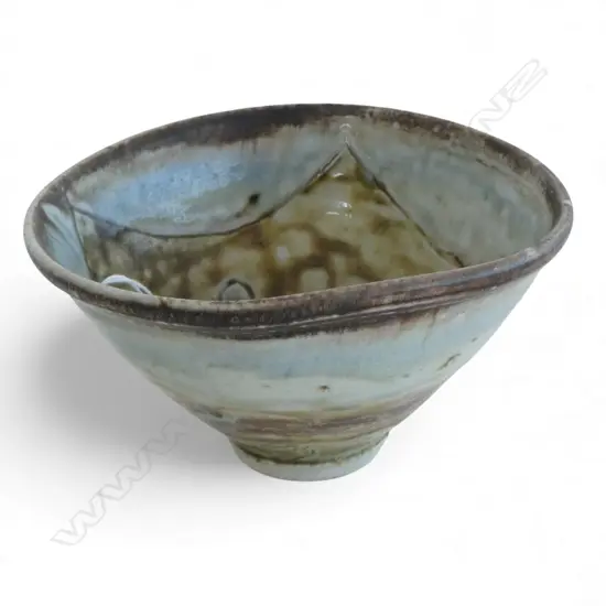 DENIS O'CONNOR N.Z. STUDIO POTTERY BOWL pale blue/green glaze, wide brown band glazed rim Dia.200mm