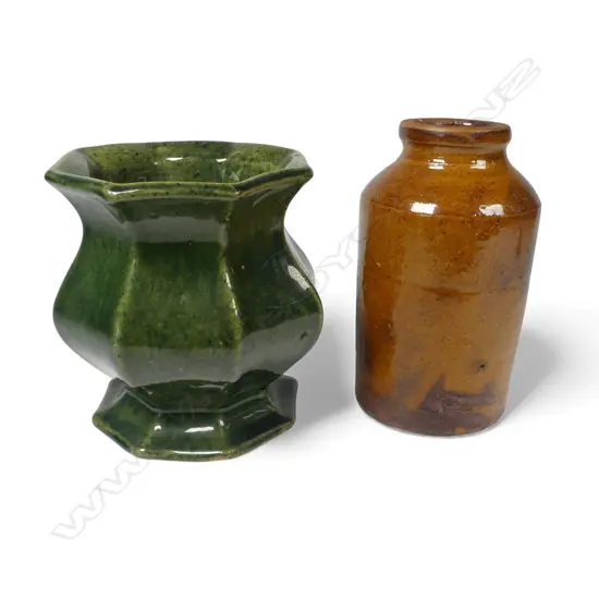 TWO c.1900 NEW ZEALAND POTTERY PCS; STONEWARE JAR (H.145mm) & SQUAT EARTHENWARE GREEN VASE (H.130mm)