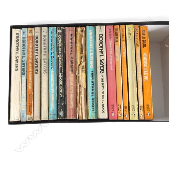 11 PAPERBACK COPIES OF DOROTHY SAYERS MURDER MYSTERIES NOVELS + 6 BY ROALD DAHL