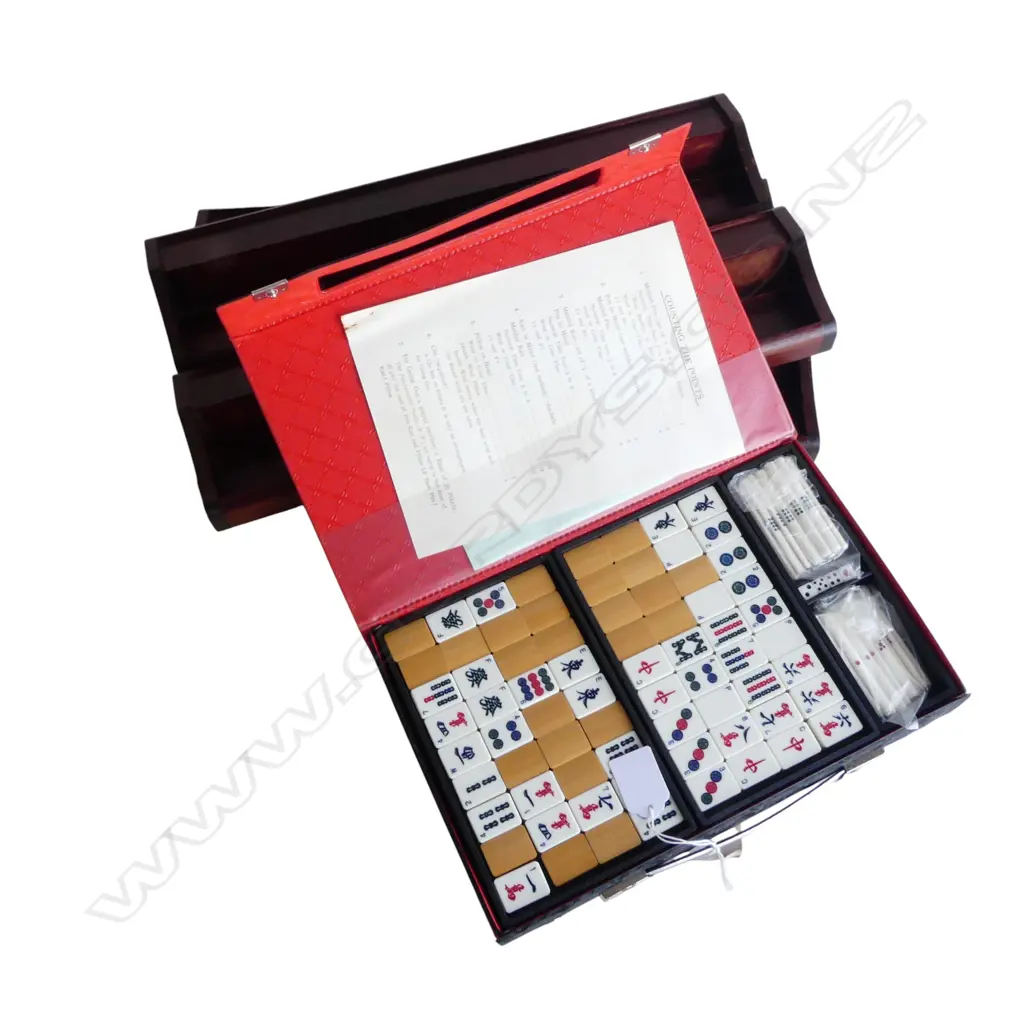 CASED MAH JONG SET & 4 TRAYS Image 1++