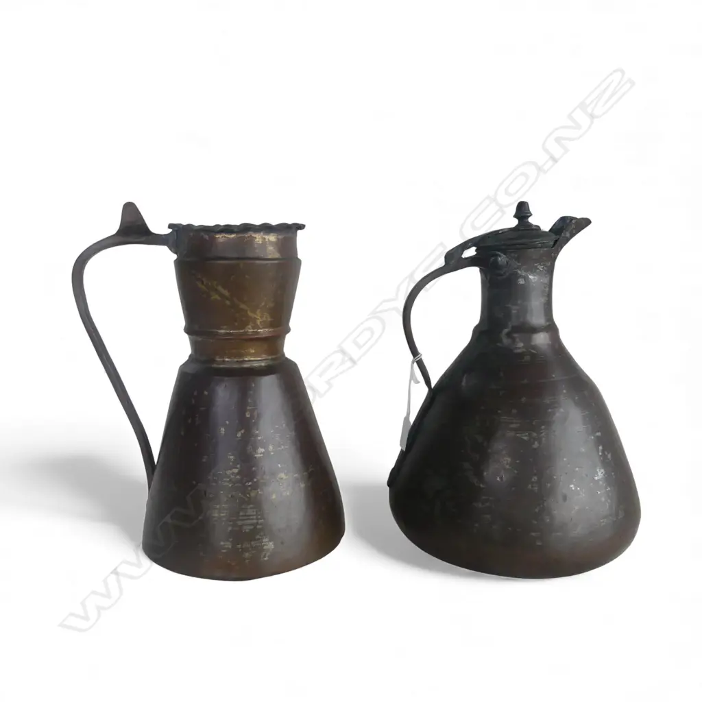 2 COPPER JUGS H.335mm Image 1++