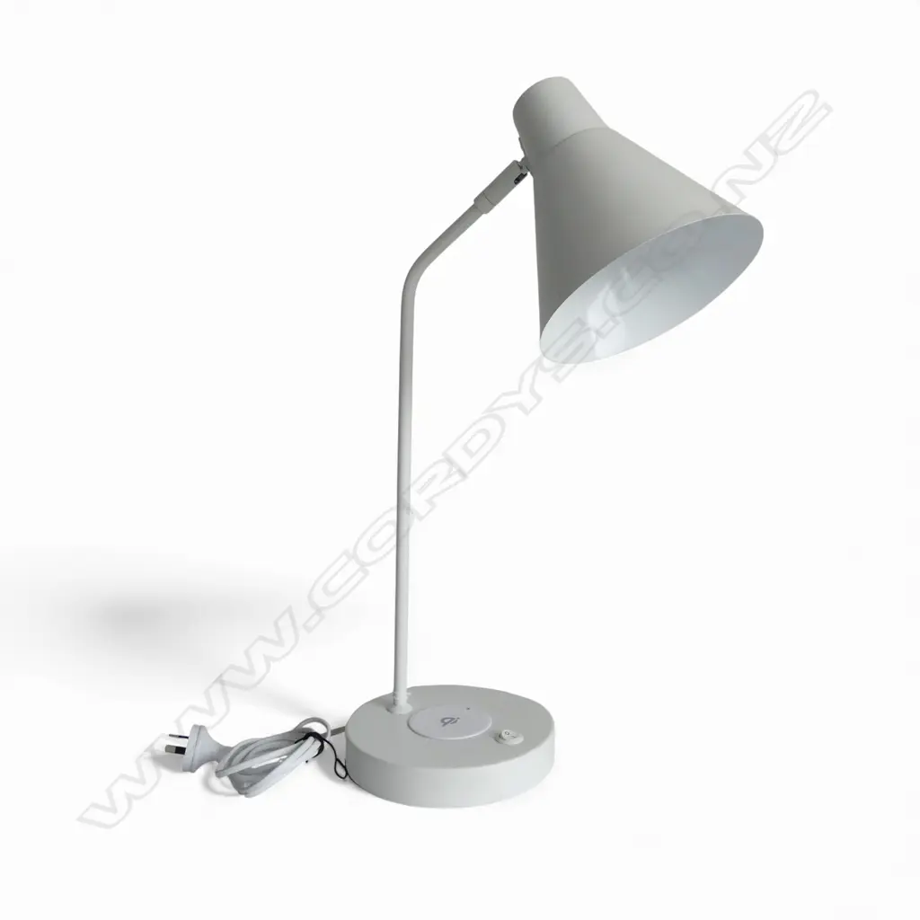 MODERN WHITE METAL DESK LAMP w. WIRELESS CHARGER & USB H.550mm Image 1++