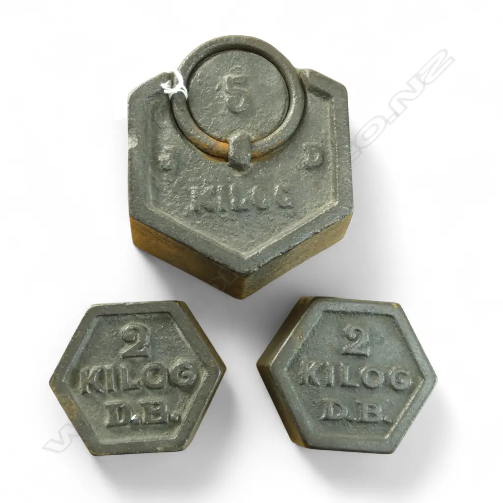 3 HEAXAGONAL SHAPED OLD CAST IRON WEGHTS, 1 5 2 TWO KILOS  Image 1++