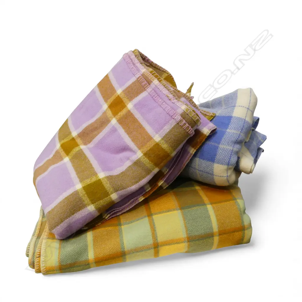 3 WOOL BLANKETS Image 1++