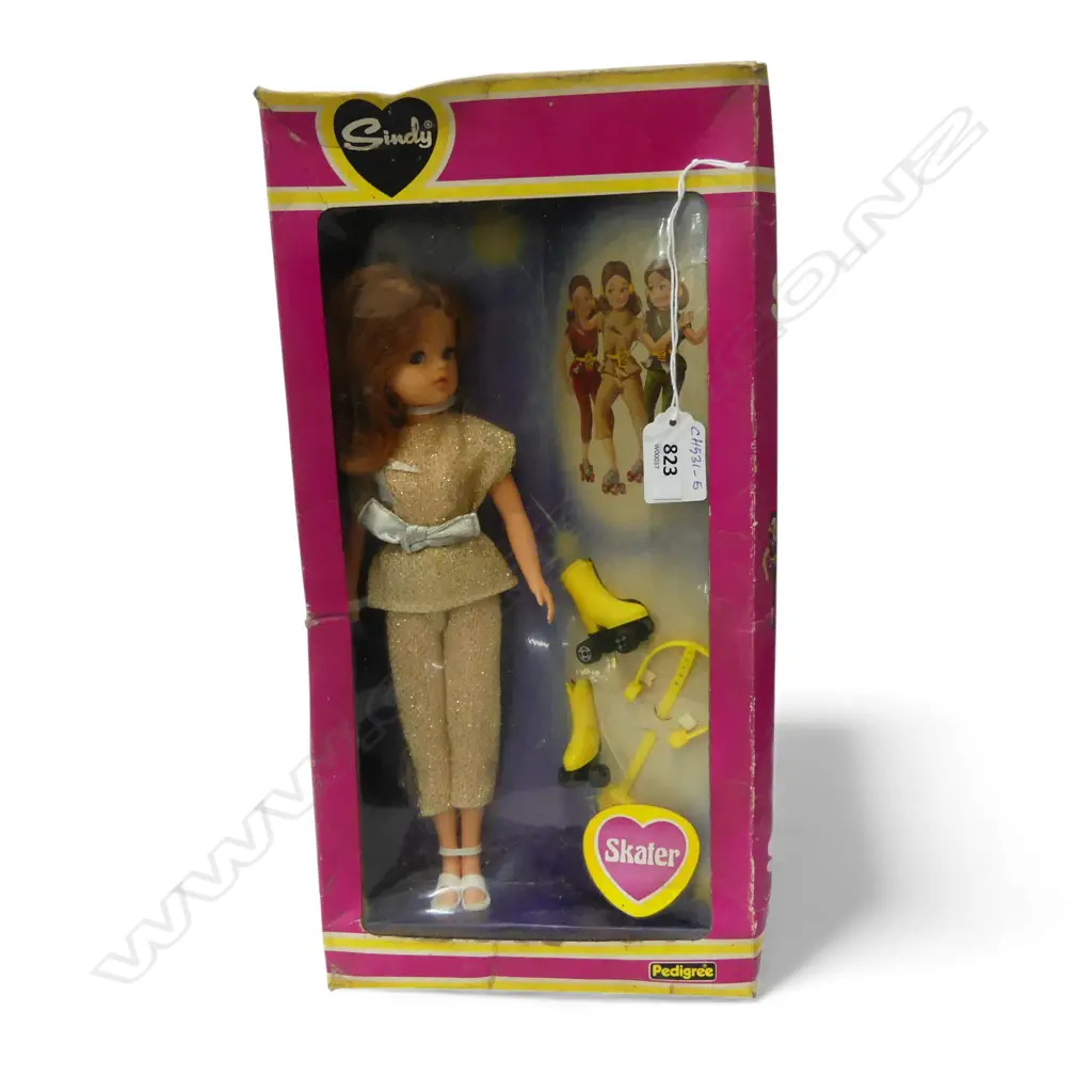 VINTAGE BOXED SINDY DOLL, ROLLER SKATER ACCESSORIES Image 1++