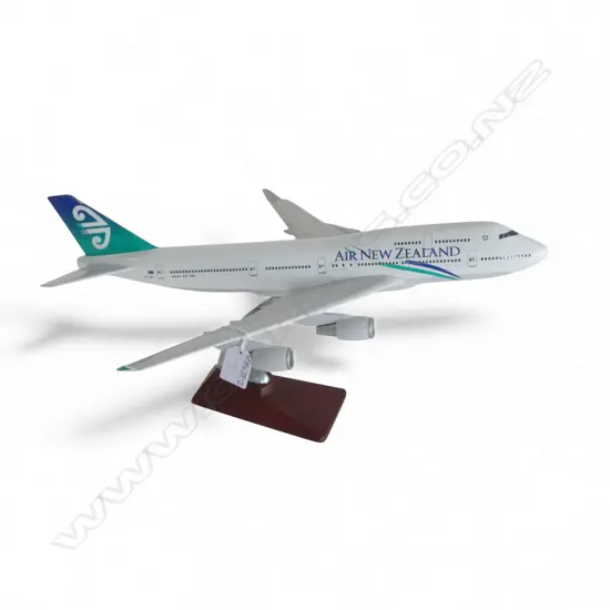 AIR NZ MODEL BOEING 747 PLANE on stand. I wing end chipped L.450mm