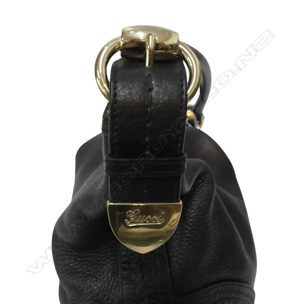 GUCCI HANDBAG WITH DUST BAG  (181515 serial number) Image 1++