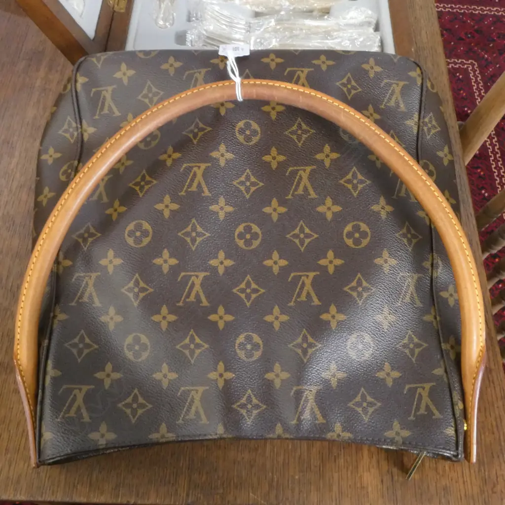LOUIS VUITTON LOOPING GM HAND BAG... Image 1++