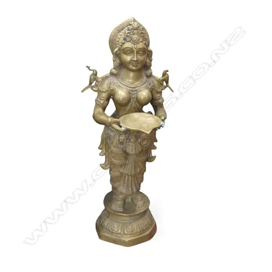 INDIAN BRONZE STATUE; WOMAN w. TRAY H.920mm 5kg