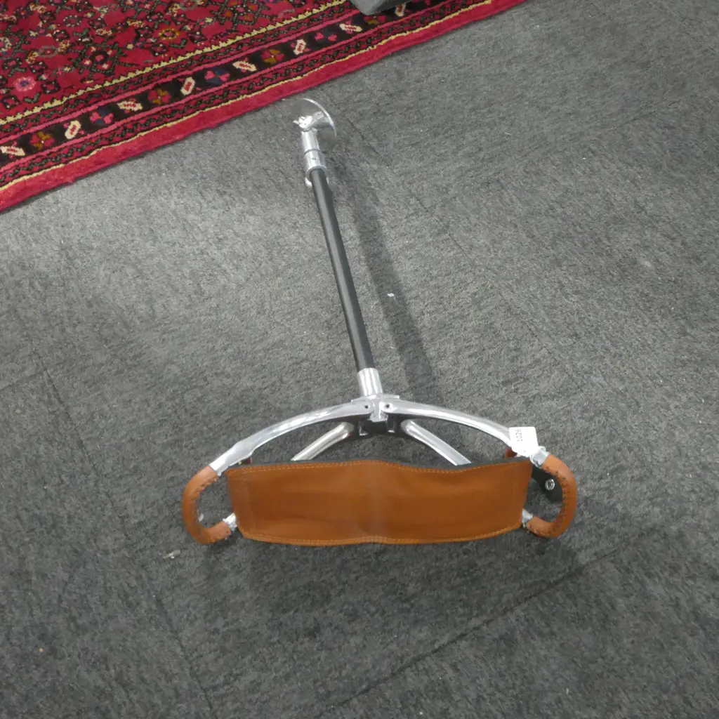 MODERN LEATHER & ALUMINIUM ADJUSTABLE SHOOTING STICK / SEAT Image 1++