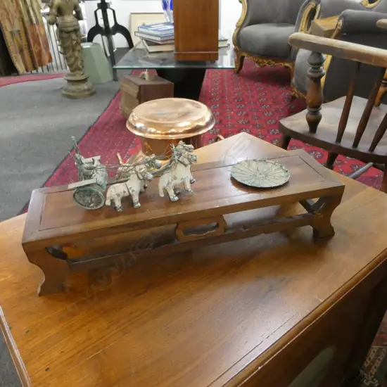 ORIENTAL METAL CHARIOT & 4 HORSES L.160mm + WOODEN STAND W.415mm