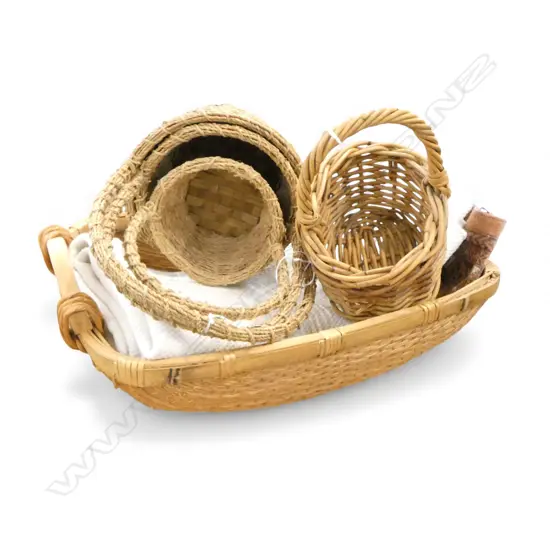 5 CANE BASKETS W.600mm, 2 MATS