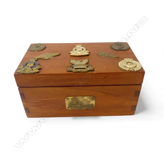 N.Z. MILITARY SERVICE RPESENTATION BOX 'TO SGT IG ROSS by N.Z. REGT SERGEANTS MESS MALAYA 1958' 210x125x105mm