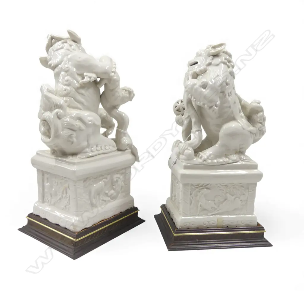 PR CHINESE BLANC DE CHINE FOO DOGS & PUPS ON WOOD STANDS H360MM AF Image 1++