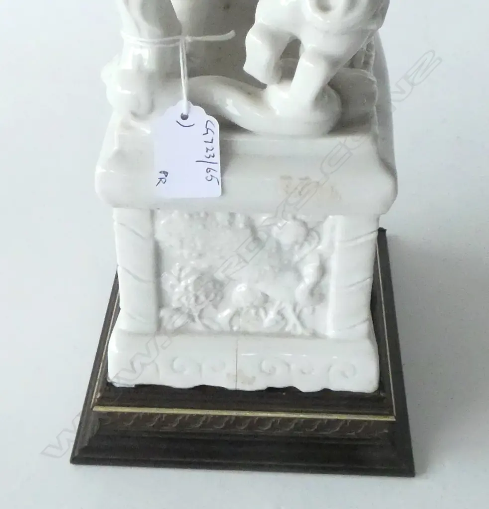 PR CHINESE BLANC DE CHINE FOO DOGS & PUPS ON WOOD STANDS H360MM AF Image 1++