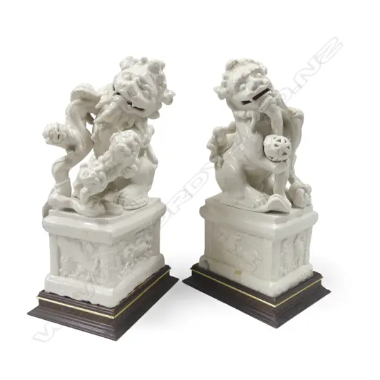 PR CHINESE BLANC DE CHINE FOO DOGS & PUPS ON WOOD STANDS H360MM AF