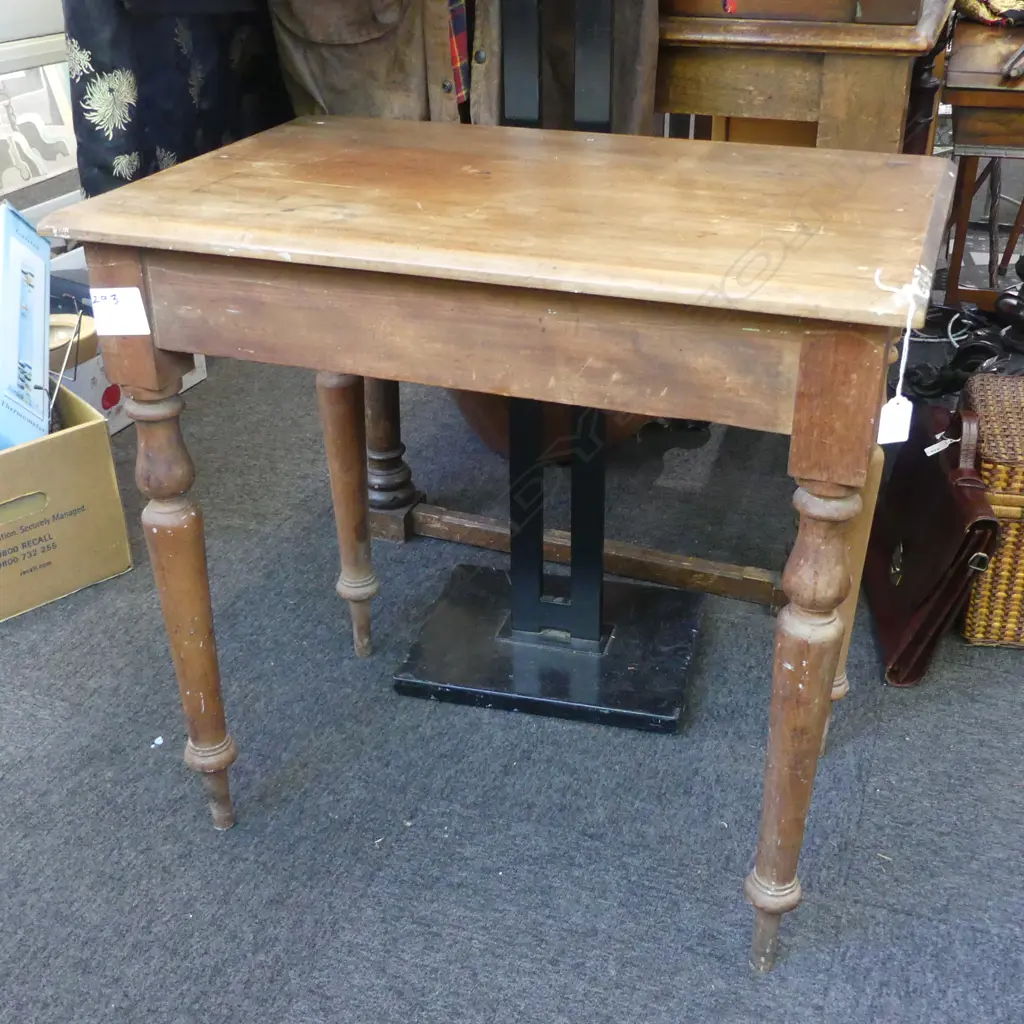 ANTIQUE TABLE 760x490x735mm Image 1++