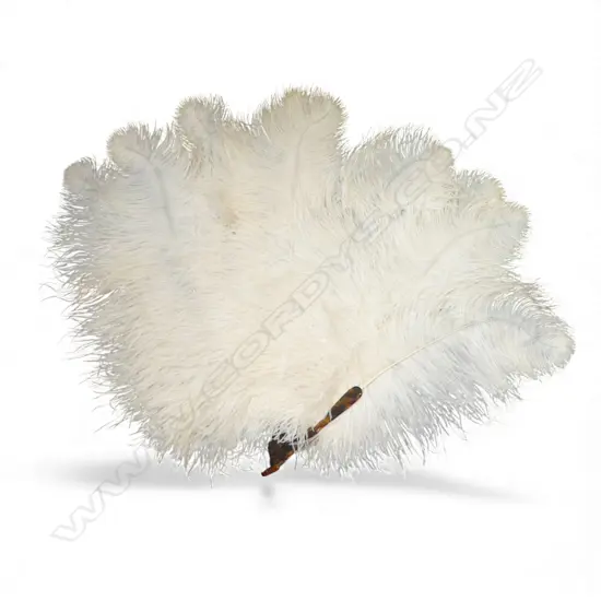 VINTAGE WHITE OSTRICH FEATHER FAN w. FAUX TORTOISESHELL 1000x700mm