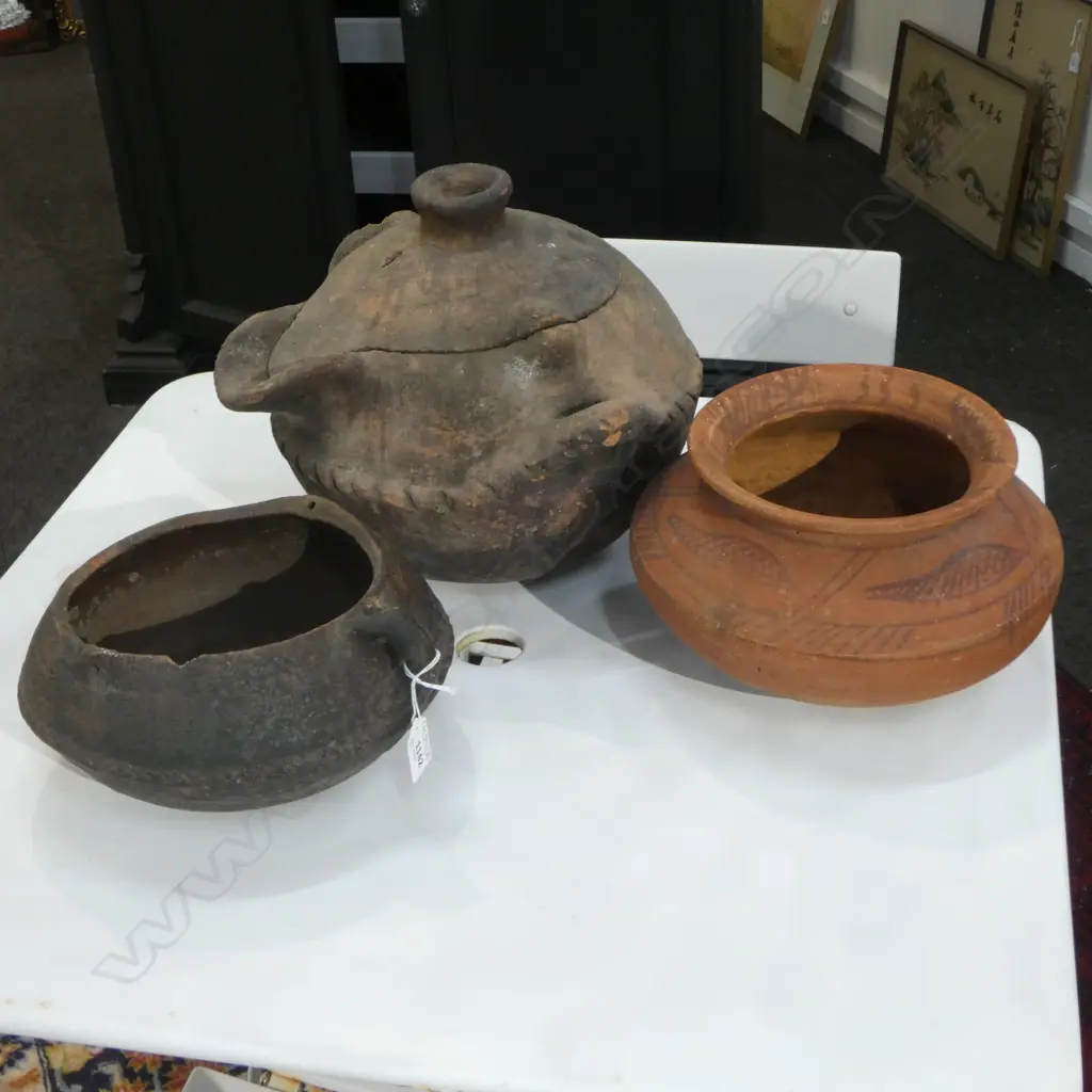 3 REDWARE / EARTHENWARE VESSELS, 1 LIDDED H.250mm Image 1++