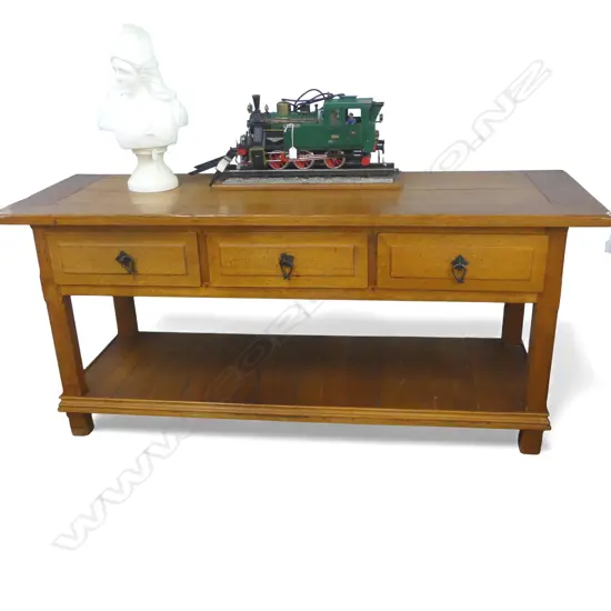 3 DRAWER CONSOLE, QUALITY PEG CONSTRUCTION 1800x610x800mm