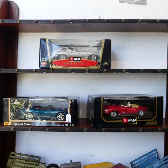 3 BOXED MAISTO MODELS; JAGUAR XK180, JAGUAR 'E' & JAGUAR E CABRIOLET 1961