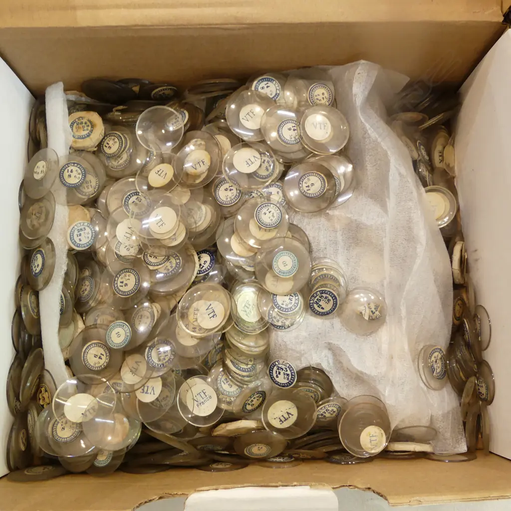 BOX OF WATCH GLASSES HUNDREDS OF THEM Image 1++