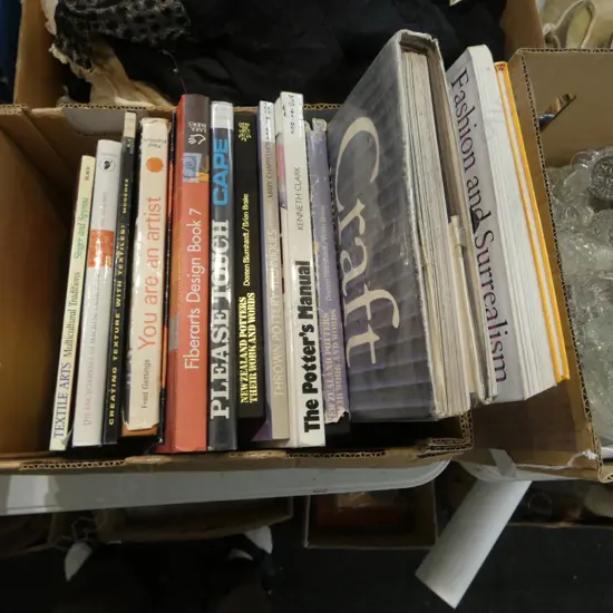 ASST. BOOKS; NZ STUDIO ART POTTERY & CRAFT, TEXTILES, FASHION, COLLECTING