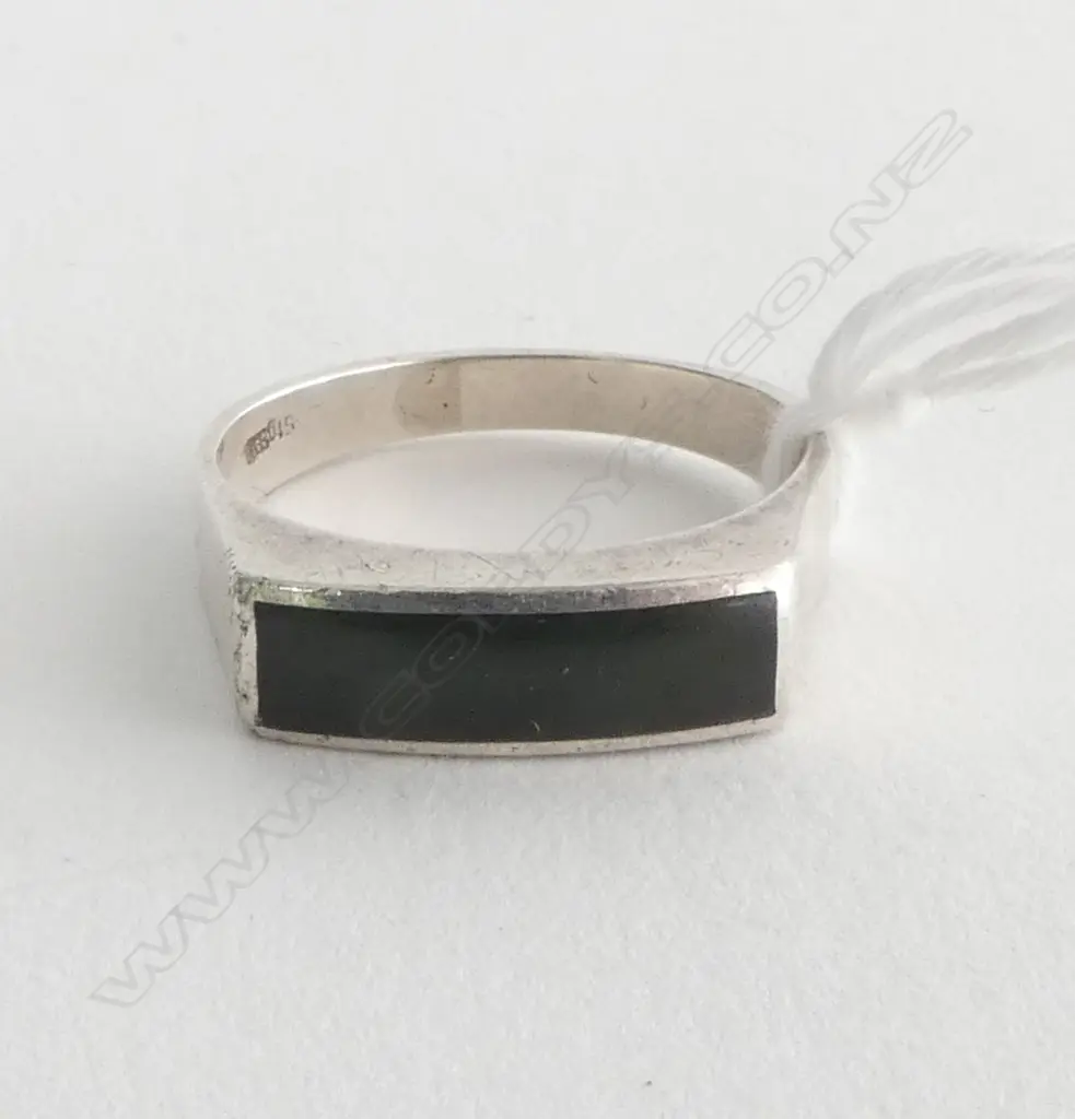 STG SILVER & GREENSTONE RING 3.50gms Size P Image 1++