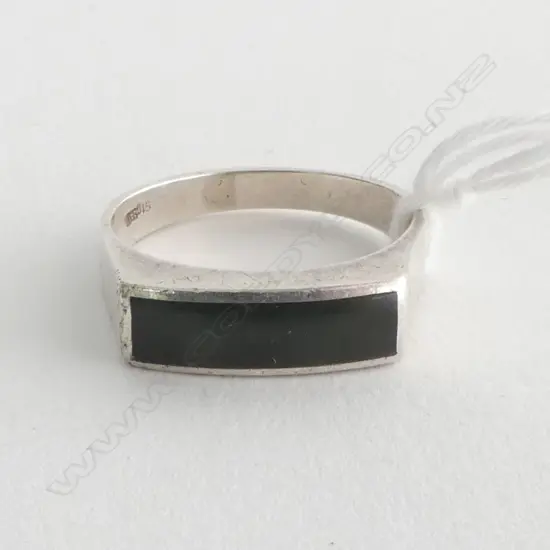 STG SILVER & GREENSTONE RING 3.50gms Size P
