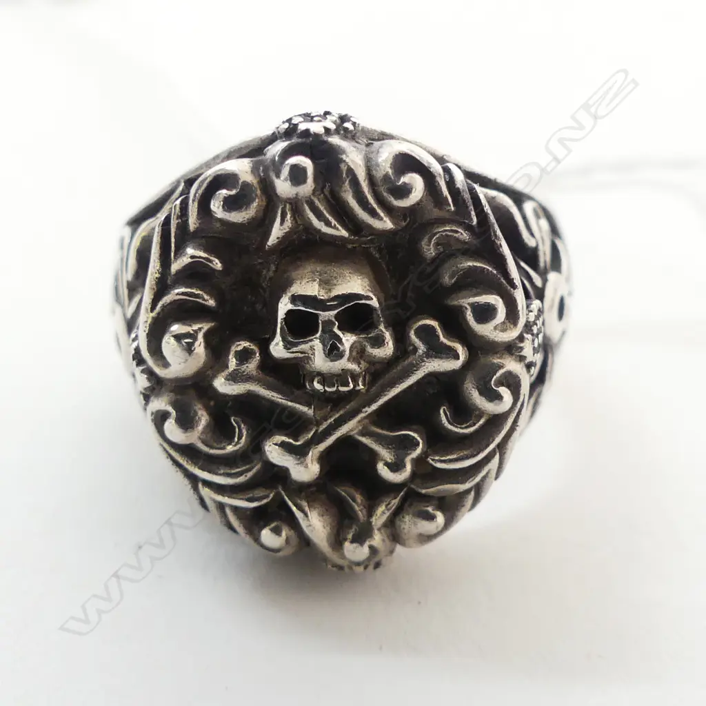 STG SILVER SKULL & BONES RING SIZE  V Image 1++