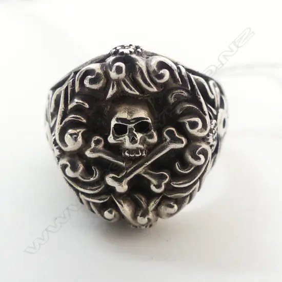STG SILVER SKULL & BONES RING SIZE  V