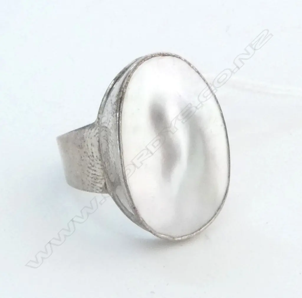 STG SILVER & MOP RING SIZE Q Image 1++