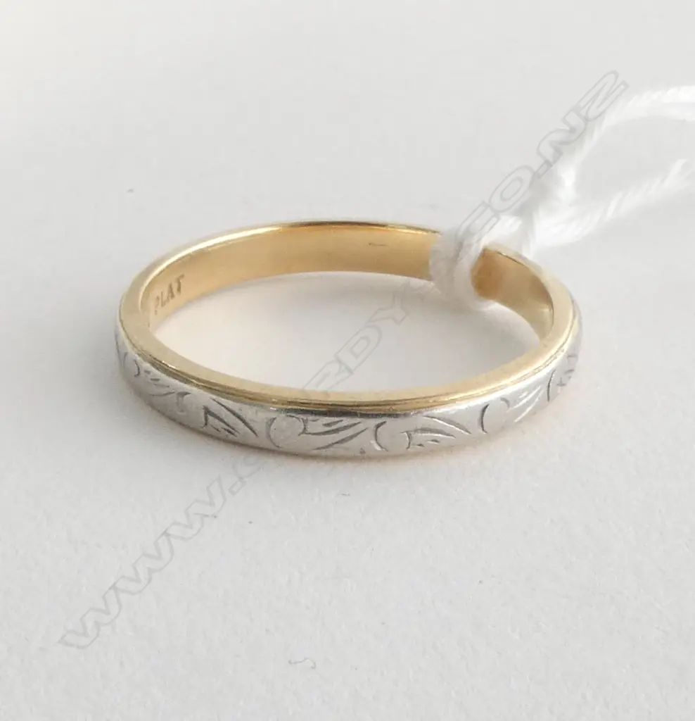 18ct/PLATINUM RING, 3.1grms SIZE P Image 1++