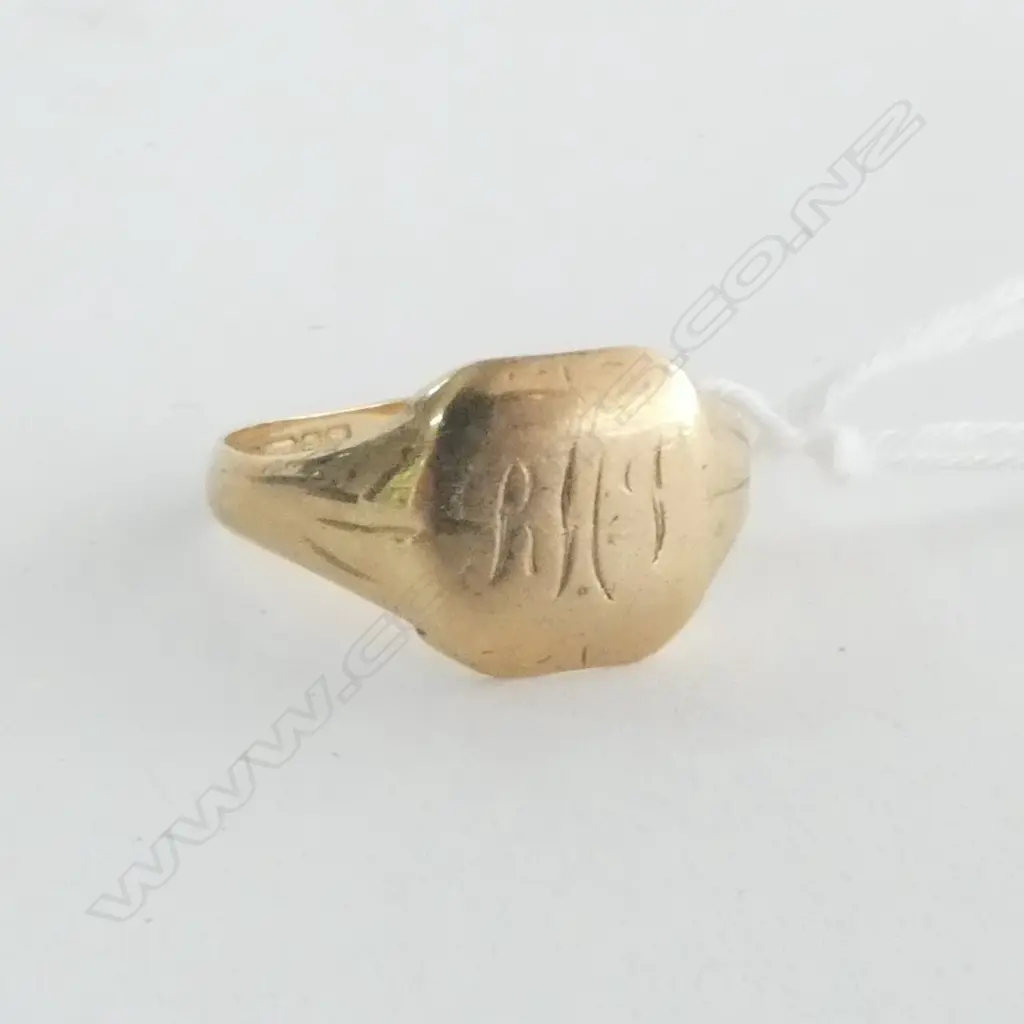 9ct YELLOW GOLD SIGNET RING 4.16gms size T (Hallmarked Birmingham W) Image 1++