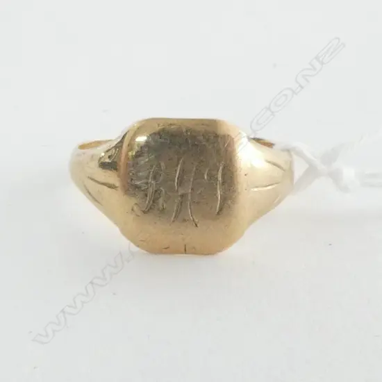 9ct YELLOW GOLD SIGNET RING 4.16gms size T (Hallmarked Birmingham W)