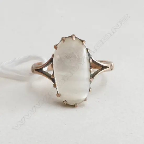 EDWARDIAN 9ct ROSE GOLD & OVAL CABOCHON MOONSTONE RING 2.24gms SIZE N