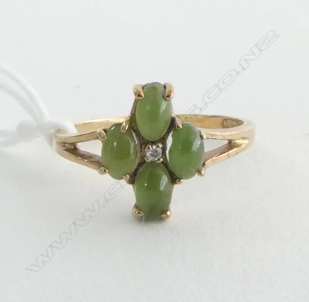 10ct Y/GOLD 4 CABOCHON POUNAMU & DIAMOND CLUSTER RING 1.72gms SIZE M Image 1++