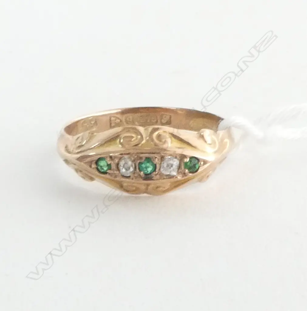 1909 9ct GOLD 3 GREEN STONE & DIAMOND RING 1.5gms SIZE M Image 1++