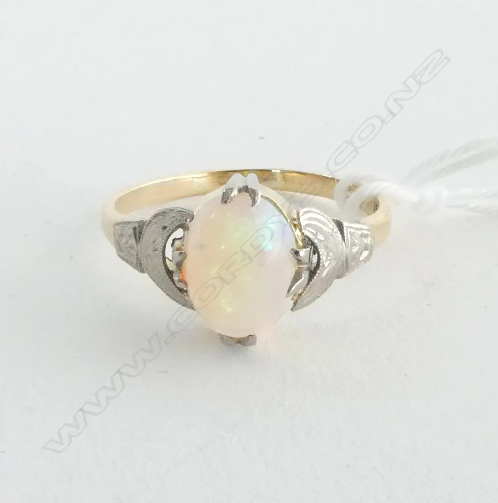 18CT  SOLID MILK OPAL RING, 3.3grms SIZE O Image 1++