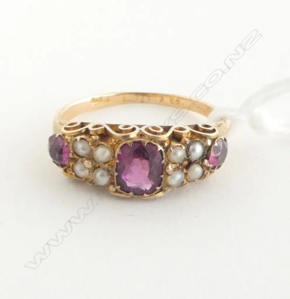 ANTIQUE 15ct GOLD ALMADINE GARNET & SEED PEARL RING 2.25gms SIZE N Image 1++
