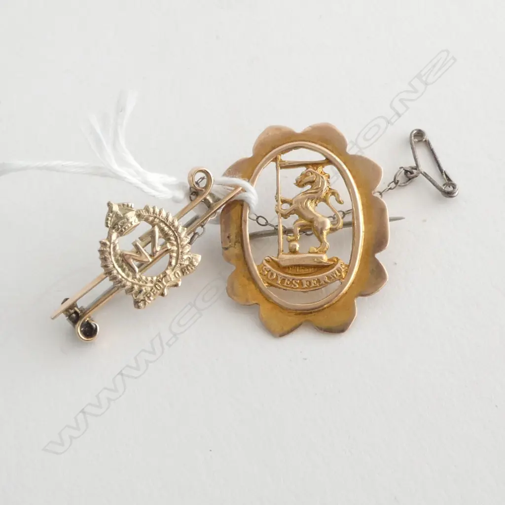 9ct GOLD SWEET HEART BADGE 3.64gms & EXPEDYFORCE BADGE Image 1++