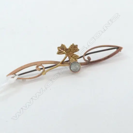 9CT GOLD BAR BROOCH 2.47gms