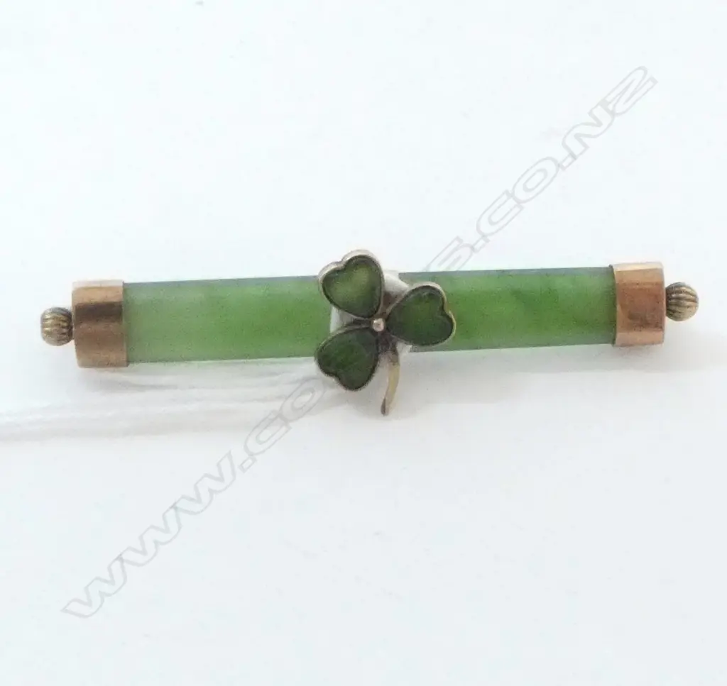 GREENSTONE BAR BROOCH w. CLOVER DETAILING L.56mm Image 1++
