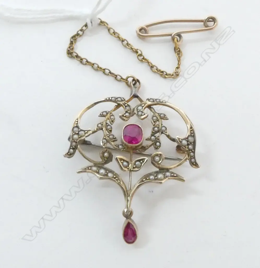 EDWARDIAN 9ct GOLD SEED PEARL AND RED STONE PENDANT / BROOCH 3.88gms Image 1++